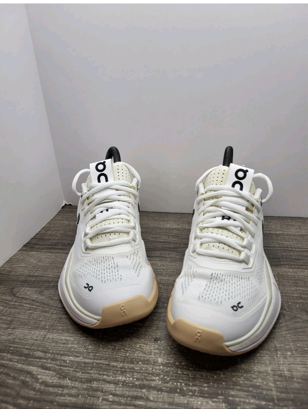 On The Roger Pro 2 White Beige Tennis Shoes Sneakers Womens Size 7.5 - Picture 4 of 11